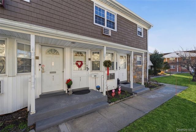 4743 Wilshire Lane 4743, Oakdale, NY 11769