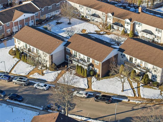 4743 Wilshire Lane 4743, Oakdale, NY 11769