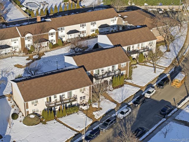 4743 Wilshire Lane 4743, Oakdale, NY 11769