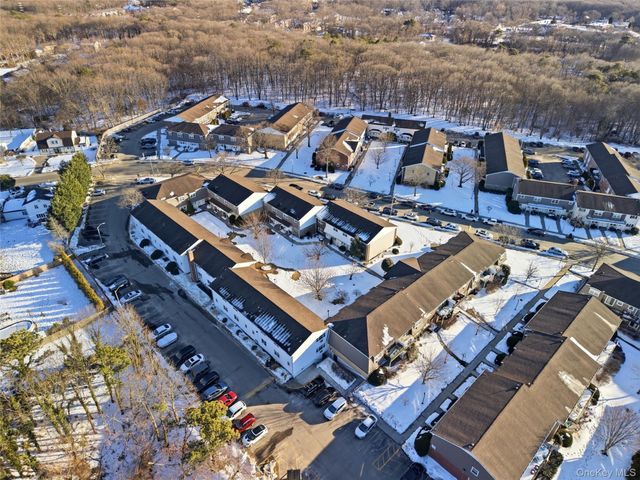 4743 Wilshire Lane 4743, Oakdale, NY 11769