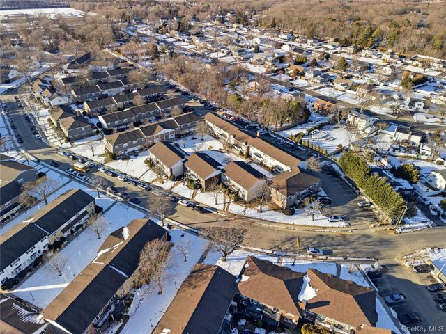 4743 Wilshire Lane 4743, Oakdale, NY 11769