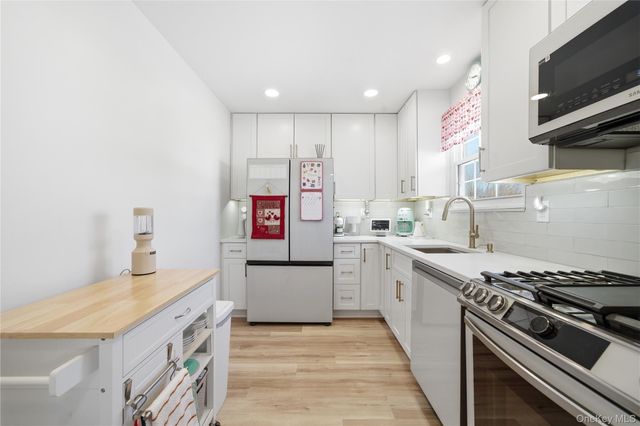 4743 Wilshire Lane 4743, Oakdale, NY 11769