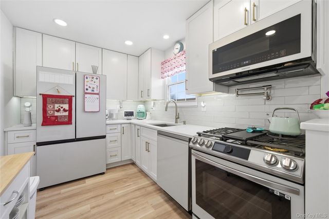 4743 Wilshire Lane 4743, Oakdale, NY 11769