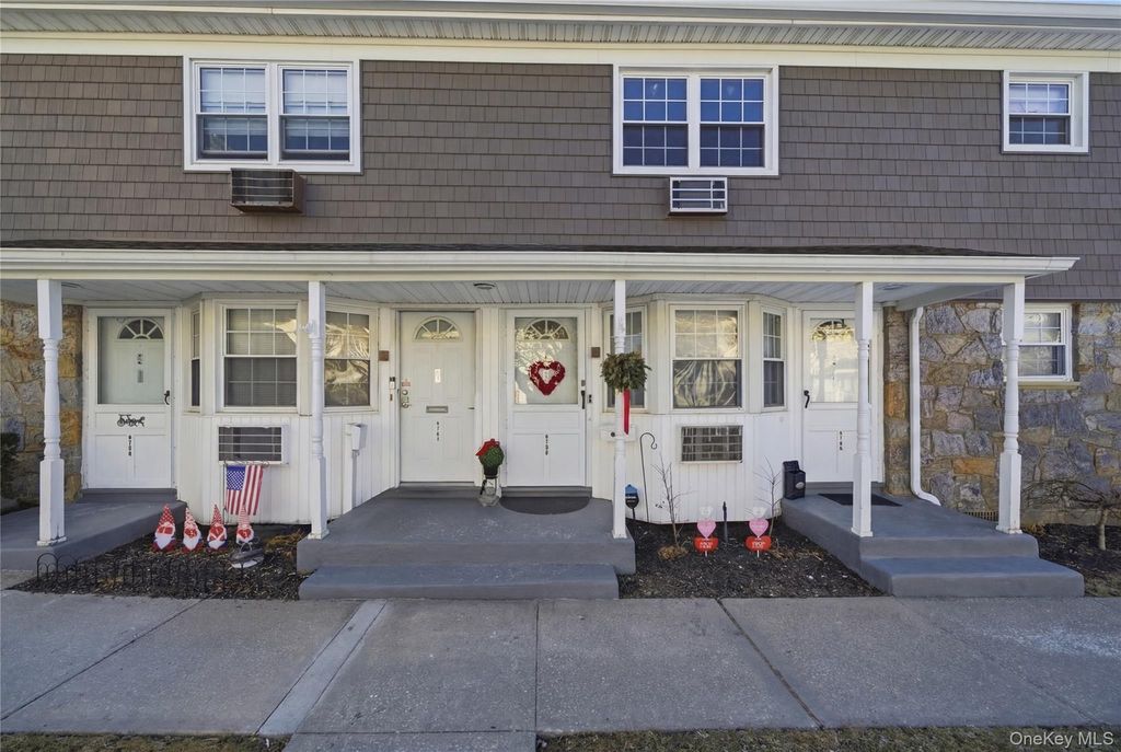 4743 Wilshire Lane 4743, Oakdale, NY 11769