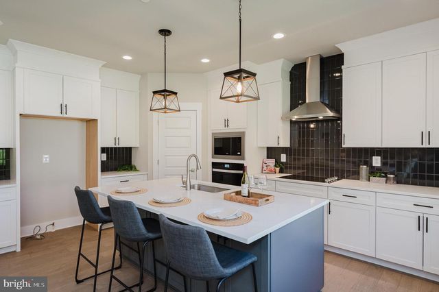 530 EDGAR AVE, Essex, MD 21221