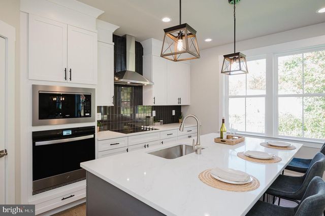 530 EDGAR AVE, Essex, MD 21221