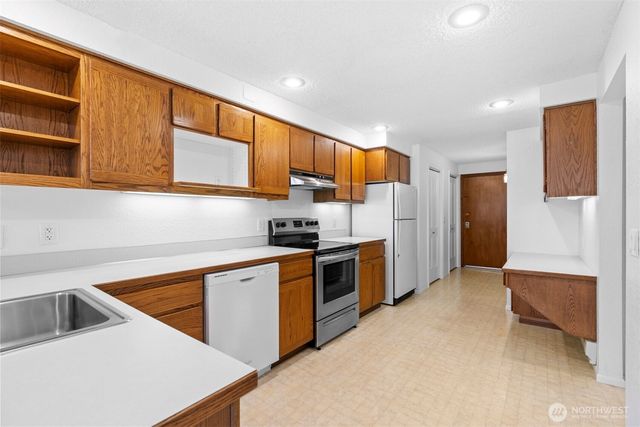 2210 Grand Avenue, Everett, WA 98201