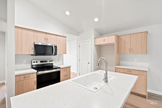 108 N Tideberry Ave, Kuna, ID 83634