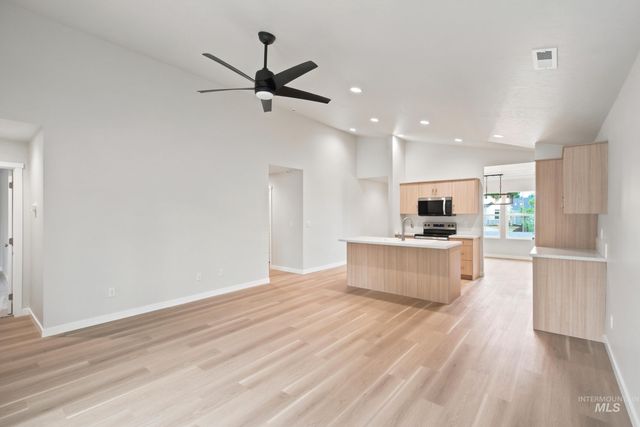 108 N Tideberry Ave, Kuna, ID 83634