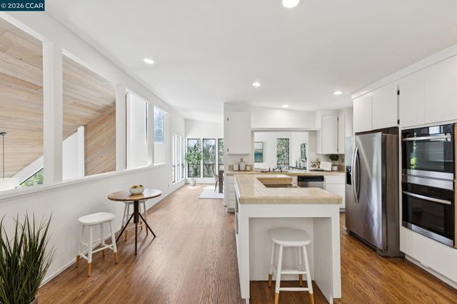 39 Saint Stephens Dr, Orinda, CA 94563