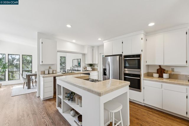 39 Saint Stephens Dr, Orinda, CA 94563