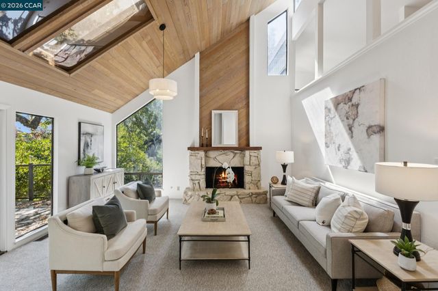 39 Saint Stephens Dr, Orinda, CA 94563