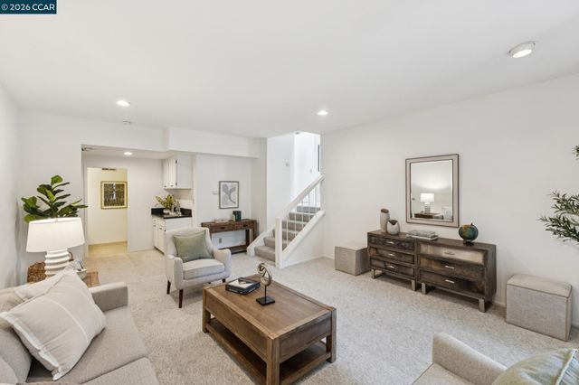 39 Saint Stephens Dr, Orinda, CA 94563