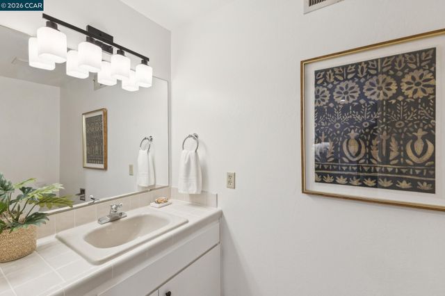 39 Saint Stephens Dr, Orinda, CA 94563