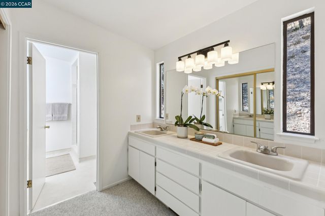 39 Saint Stephens Dr, Orinda, CA 94563