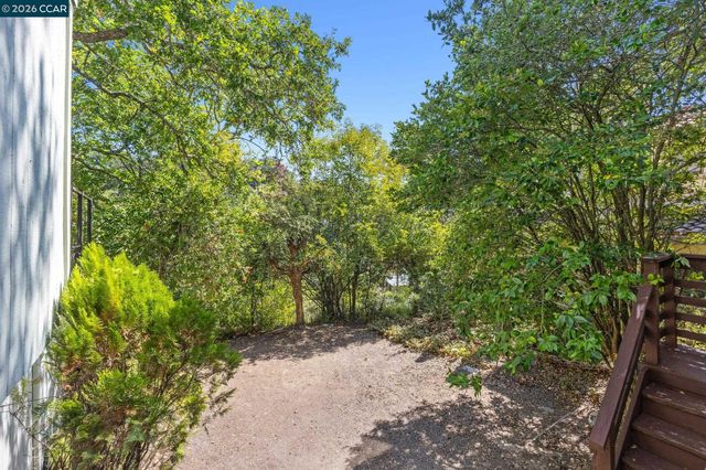 39 Saint Stephens Dr, Orinda, CA 94563