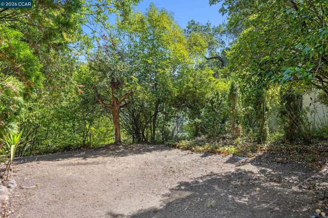 39 Saint Stephens Dr, Orinda, CA 94563