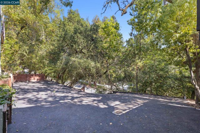 39 Saint Stephens Dr, Orinda, CA 94563