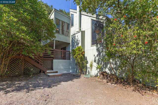 39 Saint Stephens Dr, Orinda, CA 94563