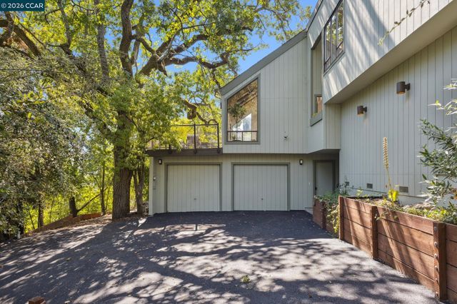 39 Saint Stephens Dr, Orinda, CA 94563