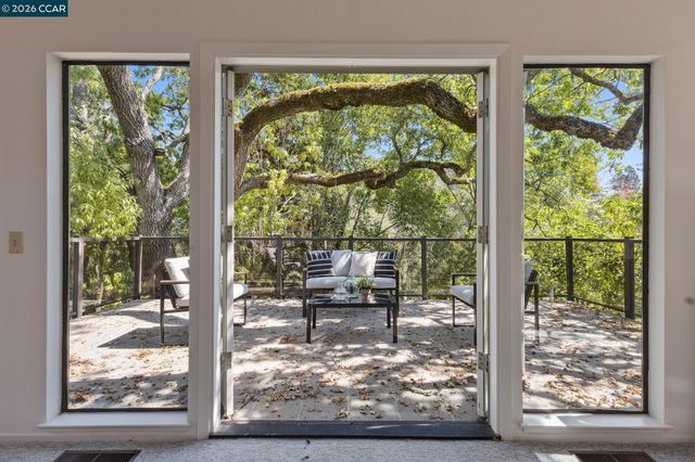 39 Saint Stephens Dr, Orinda, CA 94563