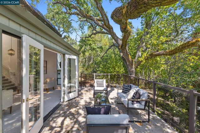 39 Saint Stephens Dr, Orinda, CA 94563