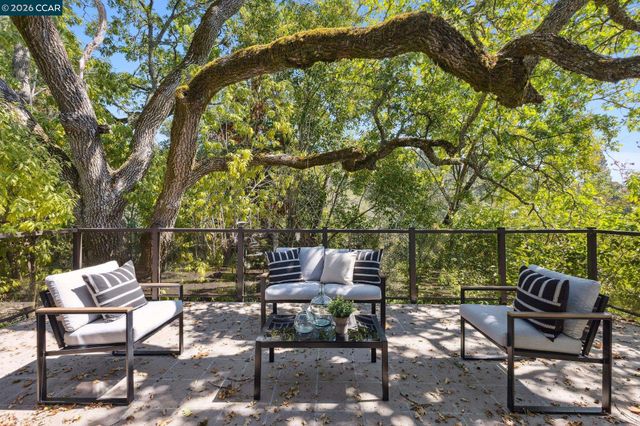 39 Saint Stephens Dr, Orinda, CA 94563