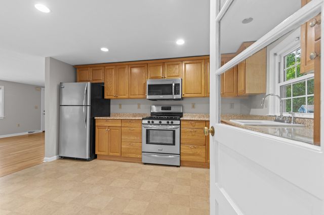 64 Alden St, Plymouth, MA 02360
