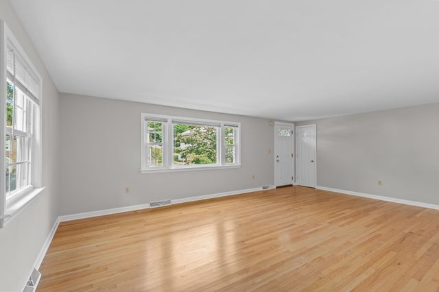 64 Alden St, Plymouth, MA 02360