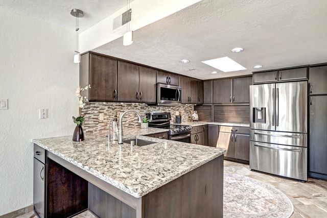 914 Tramway Lane NE, Albuquerque, NM 87122