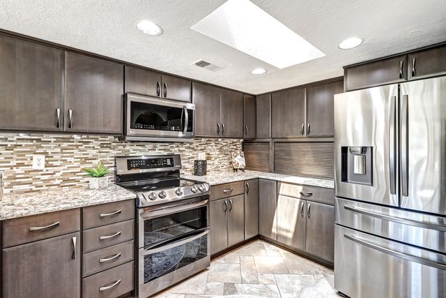 914 Tramway Lane NE, Albuquerque, NM 87122