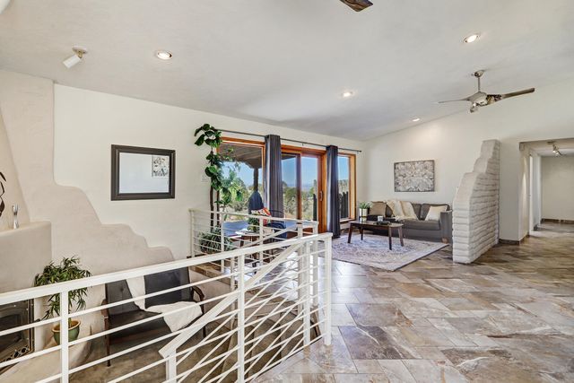 914 Tramway Lane NE, Albuquerque, NM 87122