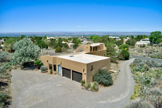 914 Tramway Lane NE, Albuquerque, NM 87122