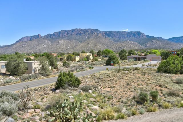 914 Tramway Lane NE, Albuquerque, NM 87122
