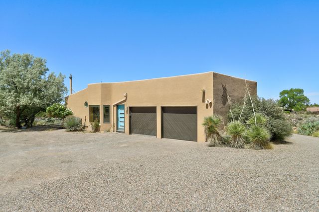 914 Tramway Lane NE, Albuquerque, NM 87122