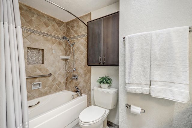 914 Tramway Lane NE, Albuquerque, NM 87122