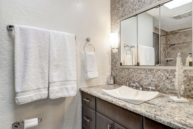 914 Tramway Lane NE, Albuquerque, NM 87122