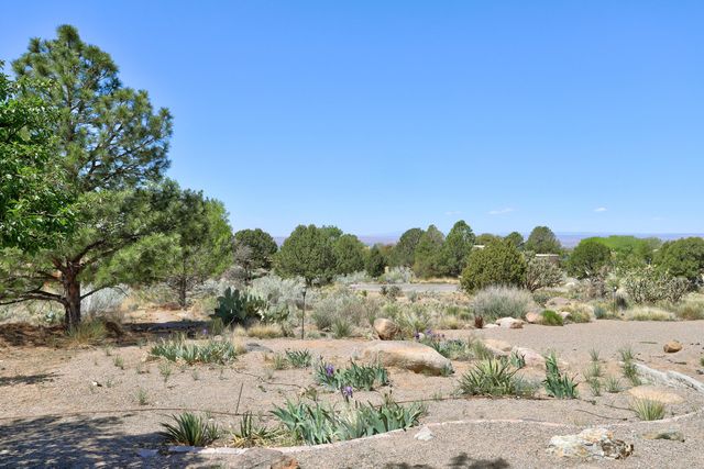 914 Tramway Lane NE, Albuquerque, NM 87122
