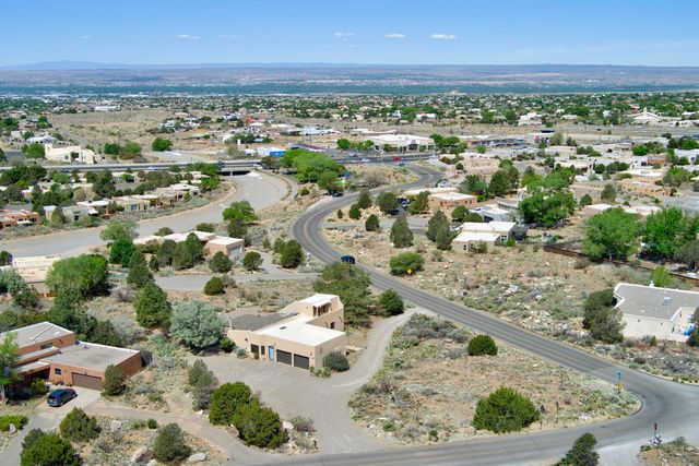 914 Tramway Lane NE, Albuquerque, NM 87122