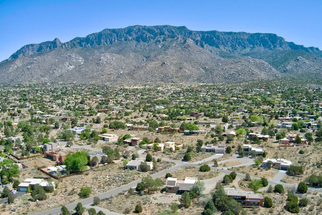 914 Tramway Lane NE, Albuquerque, NM 87122