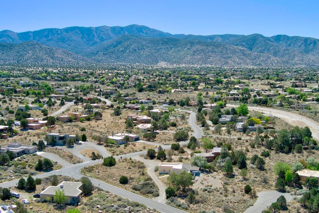 914 Tramway Lane NE, Albuquerque, NM 87122