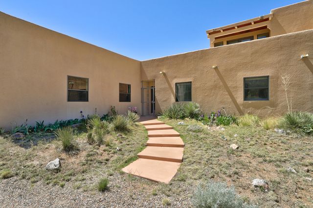 914 Tramway Lane NE, Albuquerque, NM 87122