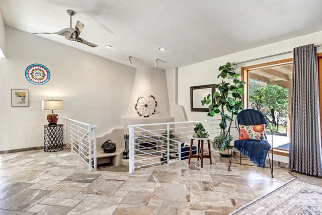 914 Tramway Lane NE, Albuquerque, NM 87122