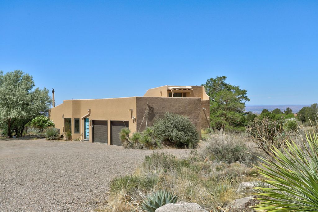 914 Tramway Lane NE, Albuquerque, NM 87122