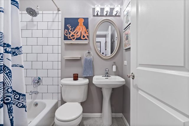 1048 W Lawrence Avenue 2, Chicago, IL 60640