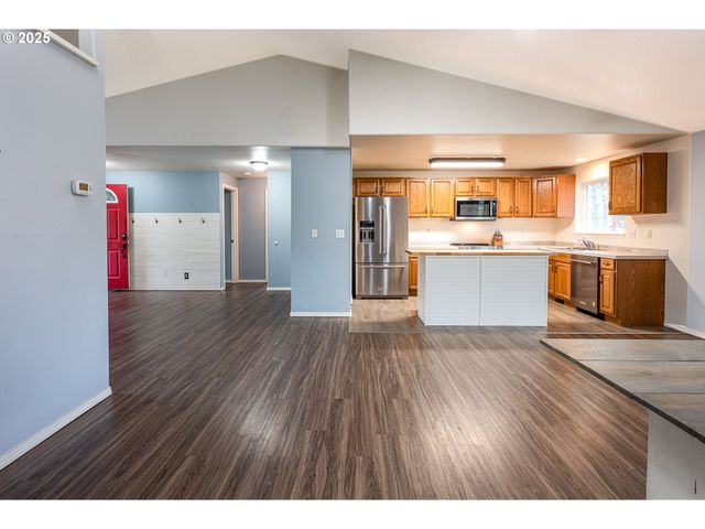 1205 S 13TH St, Cottage Grove, OR 97424