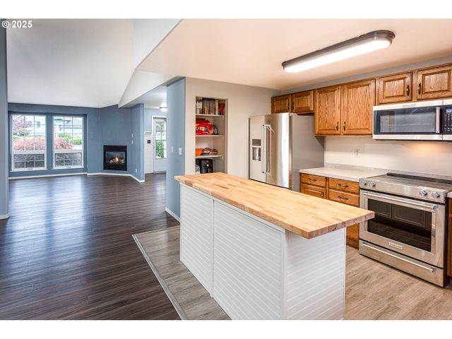 1205 S 13TH St, Cottage Grove, OR 97424