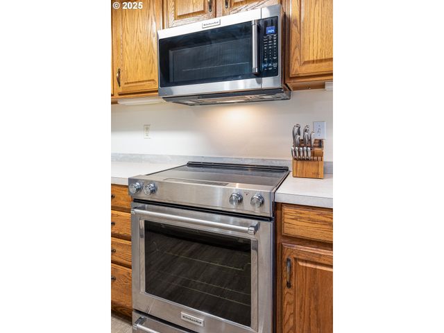 1205 S 13TH St, Cottage Grove, OR 97424