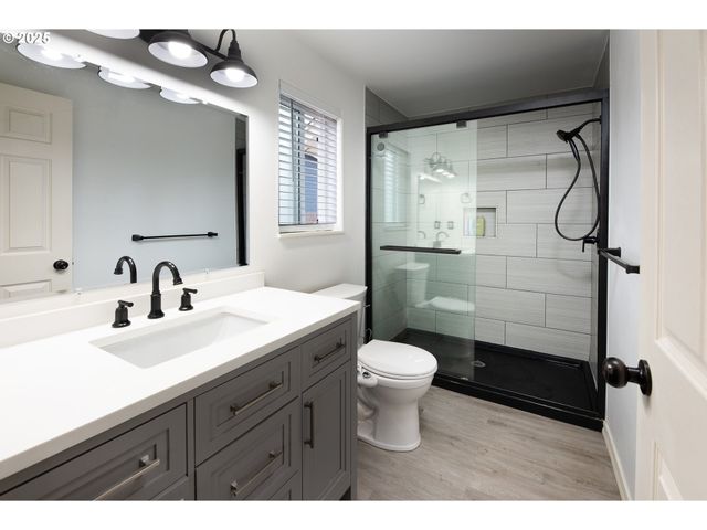 1205 S 13TH St, Cottage Grove, OR 97424