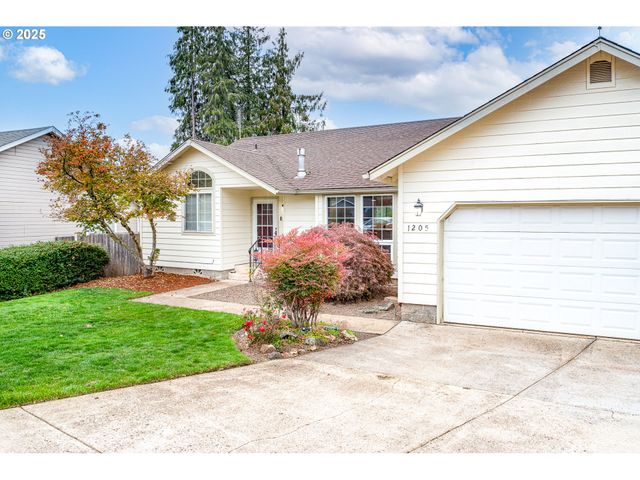 1205 S 13TH St, Cottage Grove, OR 97424